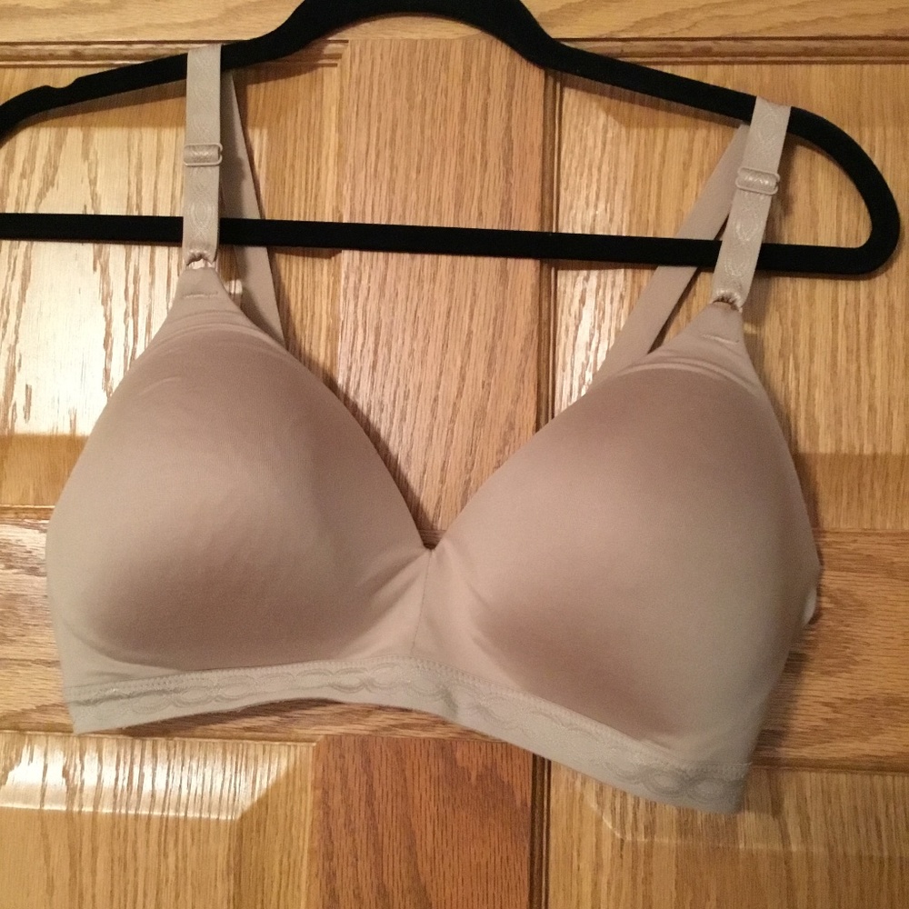 Warner’s bra, 38C, wireless